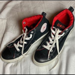 🌟 Converse shoes 🌟 Men’s size 9 US rarely worn.